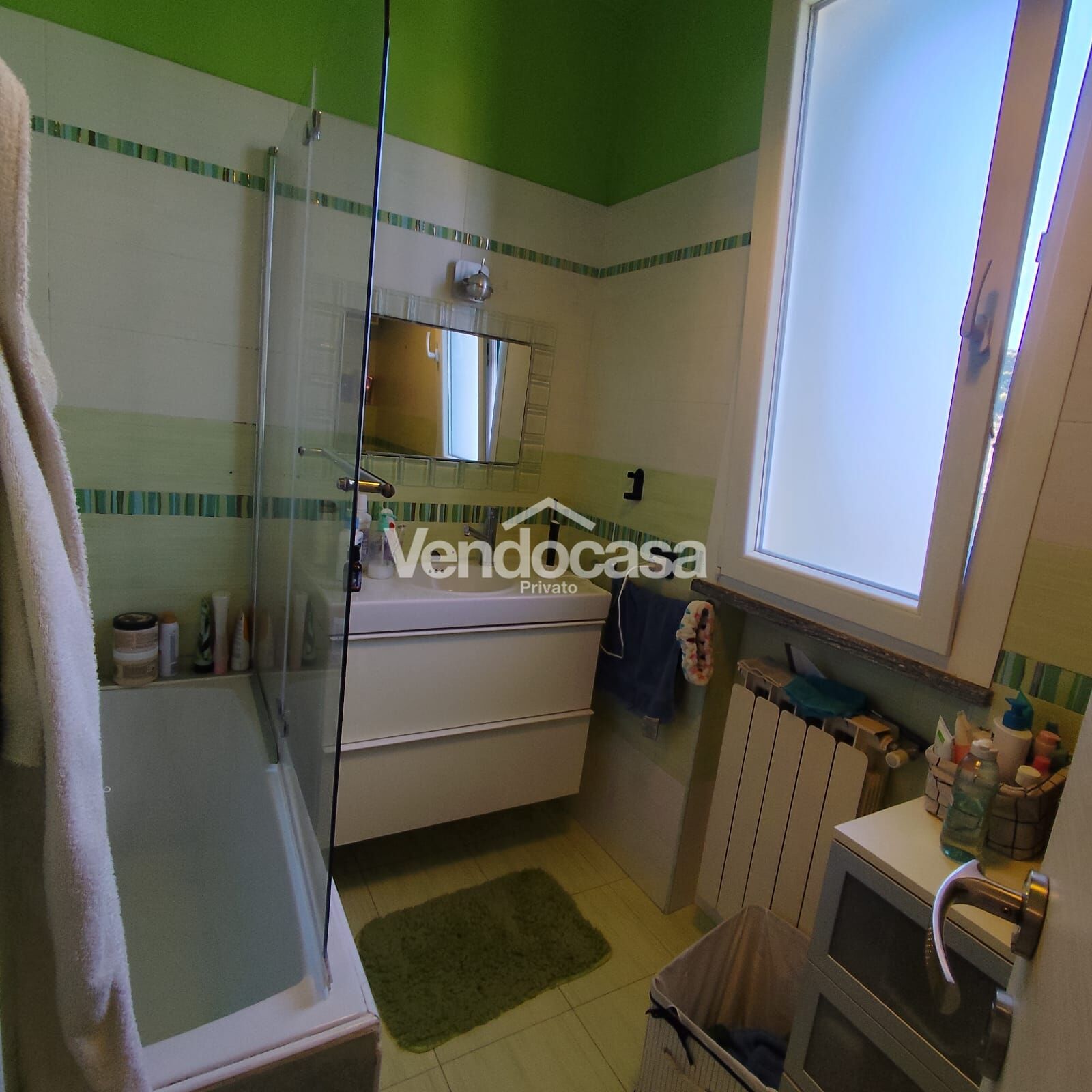 3 camere con terrazzo, box auto e posti auto privati a 5 minuti dal mare – in vendita a Imperia – foto 2